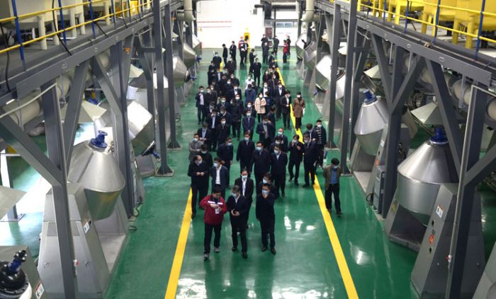 泓順硅基半導體材料項目一期正式投產，鹽城市委市政府領導到泓順硅基觀摩指導